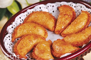 炸油角的面怎么和？用生面還是燙面你知道嗎？