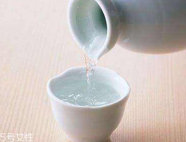 白酒喝之前要醒酒嗎？酒精揮發(fā)利于健康