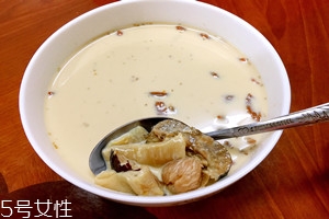 花膠燉牛奶的功效與作用？保養(yǎng)皮膚效果好