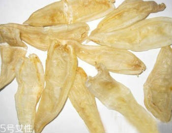 花膠燉牛奶用什么牛奶？普通鮮奶即可