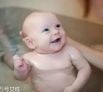寶寶肛瘺該怎么辦？不要急著動刀切除