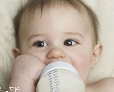 如何逐漸減少母乳的次數(shù)？轉(zhuǎn)移注意力很管用