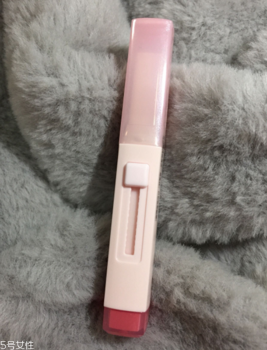 蘭芝V型唇膏01號色是什么樣的？淡粉色很溫婉