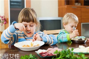 兒童進(jìn)補(bǔ)該注意什么？進(jìn)補(bǔ)需適當(dāng)