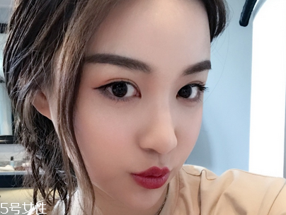 激光點(diǎn)痣后多久能洗臉？點(diǎn)痣后臉上有可能會有凹洞