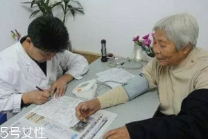 冬天老人容易犯哪些病？低溫易誘發(fā)5種病