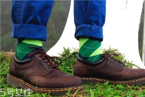 瘋馬皮沾上油漬怎么辦？這種皮質(zhì)千萬不能碰油