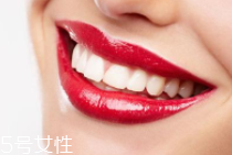 牙齒發(fā)黃是天生的嗎？只是你刷牙偷懶了