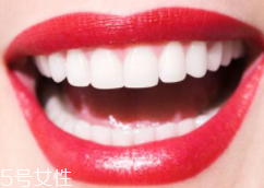 牙齒發(fā)黃是天生的嗎？只是你刷牙偷懶了