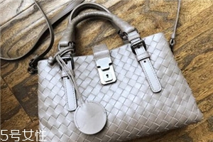bv葆蝶家包包一般多少錢？意大利經(jīng)典品牌