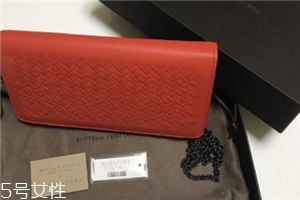 bv葆蝶家包包怎么樣？引領(lǐng)潮流的編織結(jié)構(gòu)