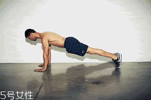 俯臥撐塌腰怎么辦？教你如何解決