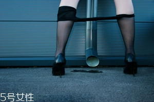女人憋尿有什么壞處？女性憋尿危害大