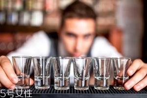喝酒都會(huì)導(dǎo)致哪些癌癥？消化道最先遭殃