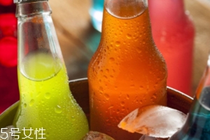 痛風(fēng)得病為什么低齡化？過量飲用含糖飲料