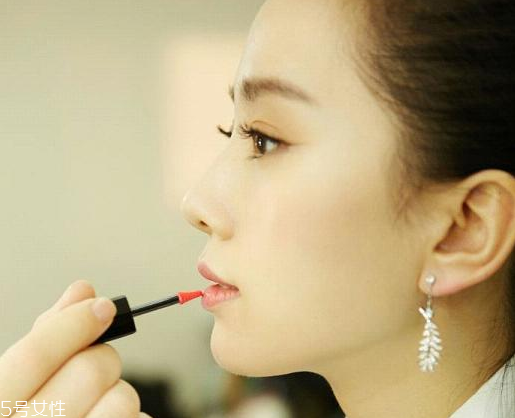 香奈兒唇釉738好看嗎？香奈兒唇釉738試色