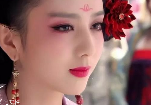 兔子腮紅怎么畫才可愛？中年少女必備腮紅畫技