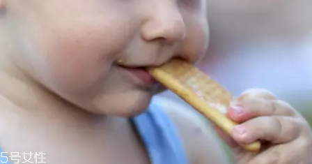 磨牙是因為受了委屈？孩子的心理狀況也會導致磨牙