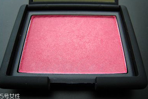 nars腮紅哪個(gè)色系顯白？nars腮紅全試色