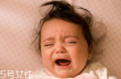熊孩子往輸液瓶里注臟水 熊孩子怎么管教？