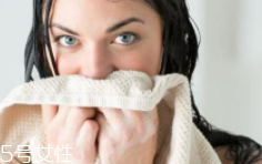 洗臉有白皮怎么回事？洗面奶太強勁