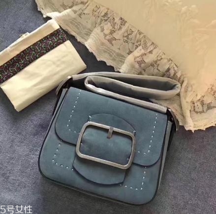 tory burch包包貴嗎？輕奢界的時尚女王