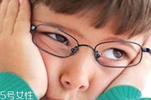 經常用眼吃什么食物好？這些常見食物要常吃