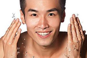 男士護(hù)膚品有什么特別之處？男性出油是女性的2倍