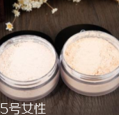 散粉取粉用什么好？粉撲和化妝刷要配合使用
