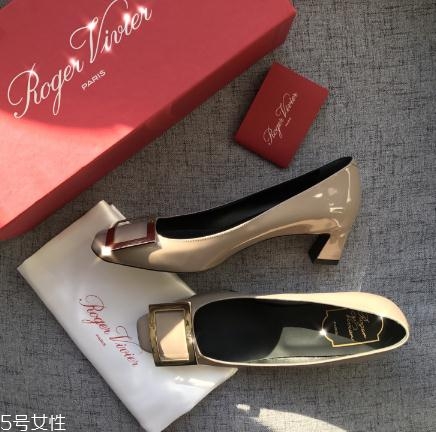 roger vivier是哪個(gè)國(guó)家的牌子？方扣鞋里的經(jīng)典之作