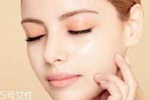 妝前乳主要成分是什么？是硅靈讓臉滑滑的