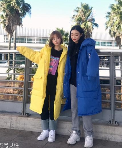 藍(lán)色羽絨服怎么搭配？打破冬日的沉悶感