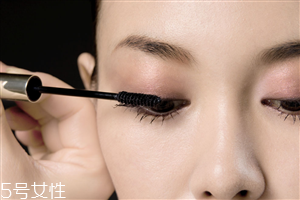內(nèi)眼線會(huì)傷眼睛嗎？九種可愛的眼線畫法