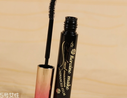 睫毛膏和種睫毛哪個(gè)好？
