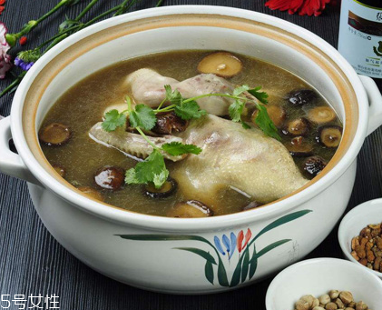 冬天喝雞湯還是鴨湯？雞湯和鴨湯各有優(yōu)點(diǎn)