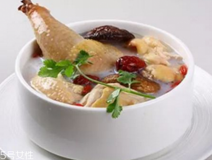 什么人不適合喝雞湯？雞湯雖好但這些人卻無(wú)福消受