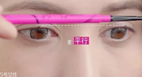 怎樣減少畫眼線的傷害？新手畫眼線的技巧圖解
