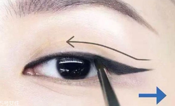 新手適合眼線液還是眼線筆？史上最全眼線誤區(qū)