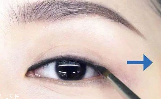 新手適合眼線液還是眼線筆？史上最全眼線誤區(qū)