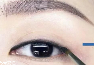 怎么畫眼線讓眼睛自然又有神？畫眼線必學(xué)基本步驟