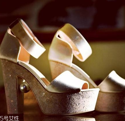nicholas kirkwood是哪個(gè)國(guó)家的牌子？把優(yōu)雅穿在腳上