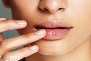 潤(rùn)唇膏能用手涂嗎？效果不好還不衛(wèi)生