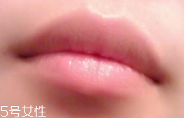 潤(rùn)唇膏能用手涂嗎？效果不好還不衛(wèi)生