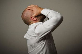 經常性頭暈頭痛怎么辦？這些食物千萬別吃
