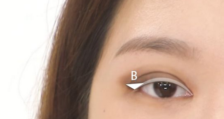 眼線液哪個牌子好用不暈染？眼角下垂畫眼線圖解 