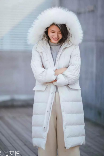 羽絨服怎么穿顯高？這個冬天溫暖不減造型