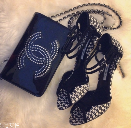 brian atwood是奢侈品嗎？經(jīng)典的維秘t臺(tái)戰(zhàn)靴