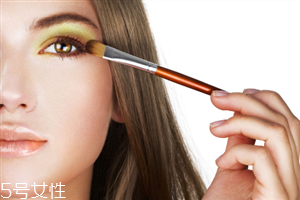 眼影怎么畫會(huì)自然好看？眼影顏色這樣搭配最好看