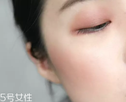 胭脂粉和腮紅膏哪個(gè)更好上色？胭脂粉適合油皮