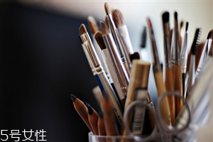 洗化妝刷要用什么洗？選購化妝刷誤區(qū)